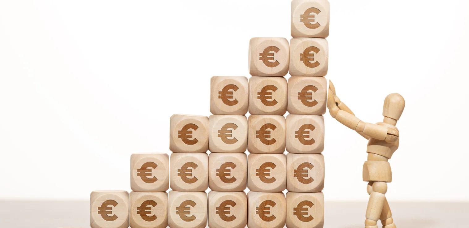 Dirigeant comparant les scénarios de rémunération salaire et dividendes avec son conseiller